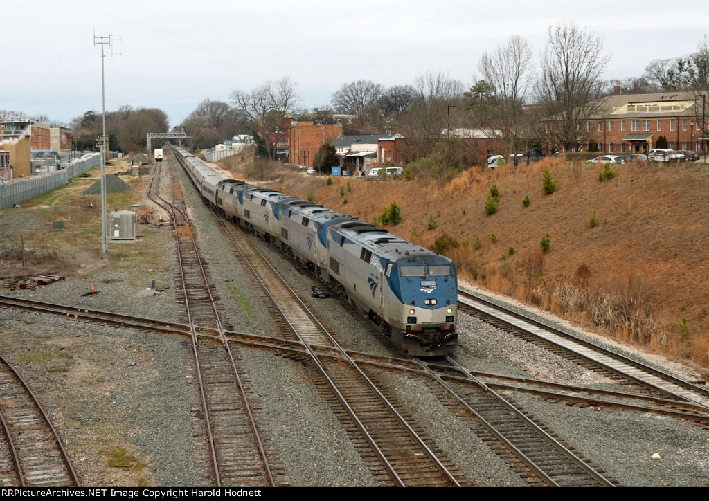 AMTK 25 leads train P092-19 at Boylan